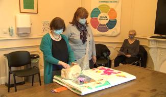 Jolimont: un livre en tissus pour vaincre ses troubles