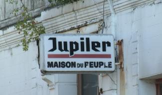 Carnières: l'ancienne maison du peuple tombe en ruine