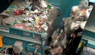 Collectes sélectives : Val'Up trie les sacs bleus 