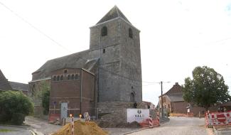 Haulchin : l'église au milieu du village 