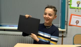 La Louvière : 226 élèves reçoivent un PC portable