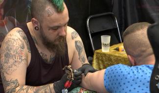 La Louvière: le Tattoo dans la peau