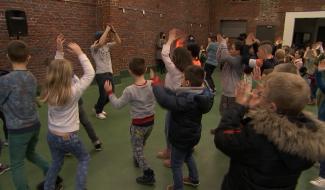 Ville-sur-Haine: les Happy Brothers font danser les élèves