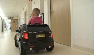 Haine-Saint-Paul: en voiturette vers la salle d'opération.