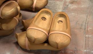 Binche : la saboterie se prépare pour la saison des Carnavals