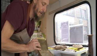 Un herboriste sur le marché de La Louvière 
