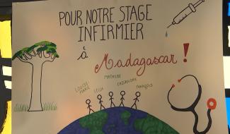 Elles vendent des gâteaux pour financer leur stage à l'étranger! 