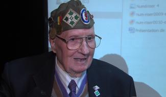 Comines : un vétéran du débarquement en Normandie rencontre des élèves