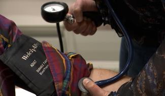 Santé : les étudiants en médecine manifestent 