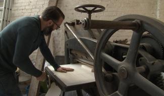 Isabelle et Grégory ont fait le choix d'imprimer à l'ancienne, dimanche ils participent à la journée de l'artisan