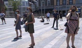 Les artistes poussent un coup de gueule dans le plus grand silence dans plusieurs villes du pays