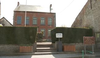 La présidente du CPAS écaussinnois tente, avec un brin de provocation, d'attirer l'attention des gouvernements 