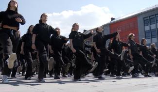 La danse de masse pour un message fort