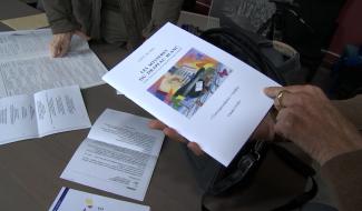 Claude Favry rend hommage à Achille Chavée avec une suite de "Les mystères du drapeau blanc"