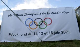 Flamme olympique et salut au drapeau : top départ du marathon de la vaccination sonégien