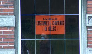 Binche : un louageur, deux, trois, quatre louageurs attendent...