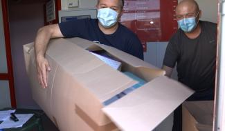 La Louvière : masques, gants, blouses et lunettes pour le personnel soignant