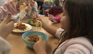 Ronquières : les écoliers s'offrent un bolo durable