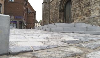 Soignies : le  parvis flambant neuf de la Collégiale pour la Pentecôte