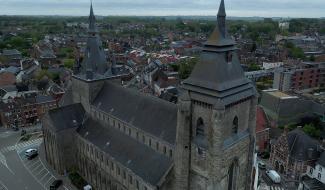 Soignies : le grand pavois a été déployé au-dessus de la Collégiale