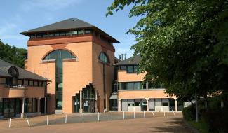 La Louvière : la CSC contre le déménagement du SPF Finances