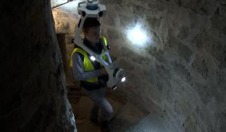 Soignies : un exosquelette scanne la Collégiale