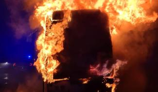 Manage : un  car détruit par le feu, pas de blessé