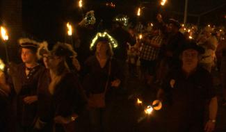 Le Roeulx : les compagnons des Feux de la Saint-Jean