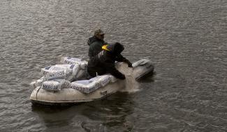 Strépy-Bracquegnies: opération annuelle de chaulage des étangs