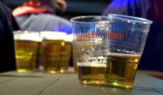 La Louvière : les gobelets en plastique utilisés malgré l'interdiction