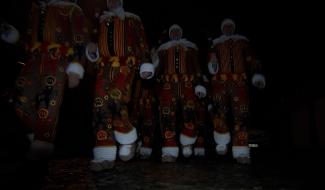 Carnaval de Binche : ramassage et habillage 