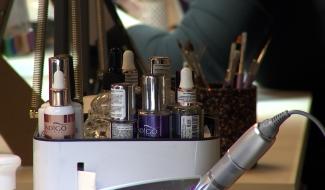 La Louvière : un salon de manucure ouvert aux hommes
