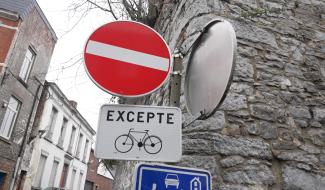 Oui, les vélos prennent les sens uniques !