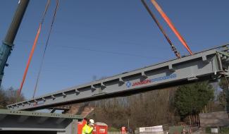 Pont Capitte : placement de la structure provisoire