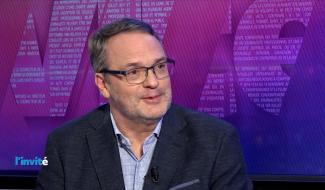 La filiale française d'une entreprise du Centre repeint la Tour Eiffel