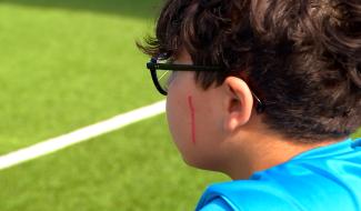 Trait rouge: la campagne contre la violence dans le foot à Houdeng