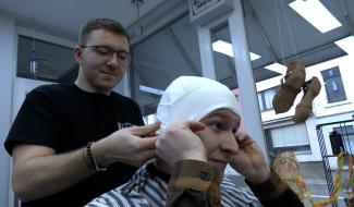 Carnaval de Binche: Les Gilles en mode "coupe barrette"