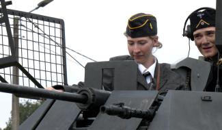 Binche: la libération reconstituée par les deux camps