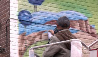 Morlanwelz: fresque géante sur le mur de la bibliothèque