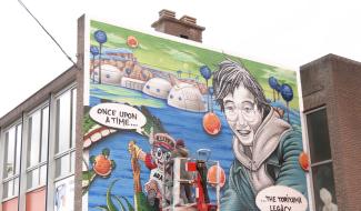 Morlanwelz: La fresque de la bibliothèque prend forme