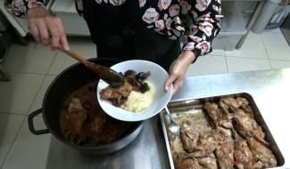 Soignies : le "lapin à prônes", tradition de la Simpélourd