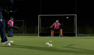 "Il faut être kamikaze": Focus sur le poste de gardien de hockey