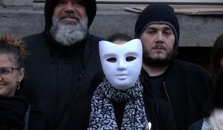 Action symbolique devant le Collège Notre-Dame de Bon Secours à Binche