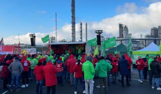 Feluy: les travailleurs de la chimie revendiquent