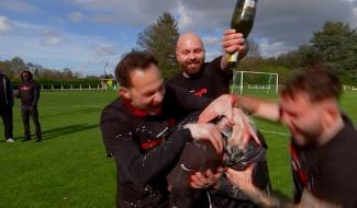 Naast fête son titre de P2B, douche de champagne pour Rémy Di Nolfo