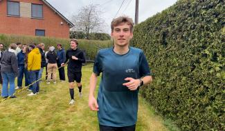 Neufvilles: Louis court un marathon dans son jardin pour la maladie de Charcot