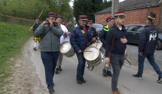 Feluy: le cassage de verre avant la marche Sainte-Aldegonde