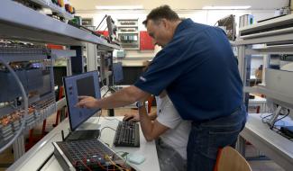 L’Institut technique de Morlanwelz inaugure un laboratoire d’électricité modernisé