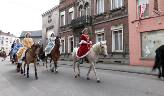 Procession historique de Soignies : focus sur les cavaliers