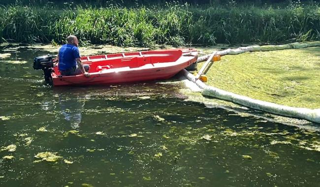 Canal Historique du Centre: la chasse aux algues